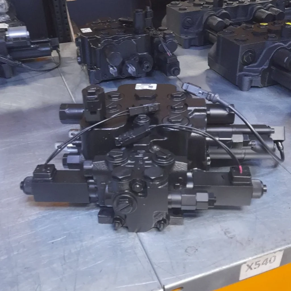 Hidromek F18/21125/O ÖN VALF 2+1 KOMPLE - Elektrikli Ön Valf Çene Dilimli